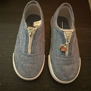 Child’s size 10 shoes